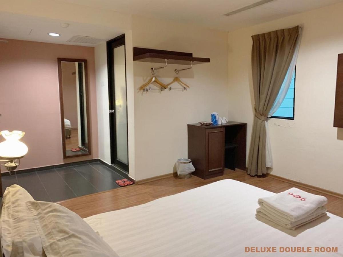 906 Riverside Hotel Malacca Exterior photo