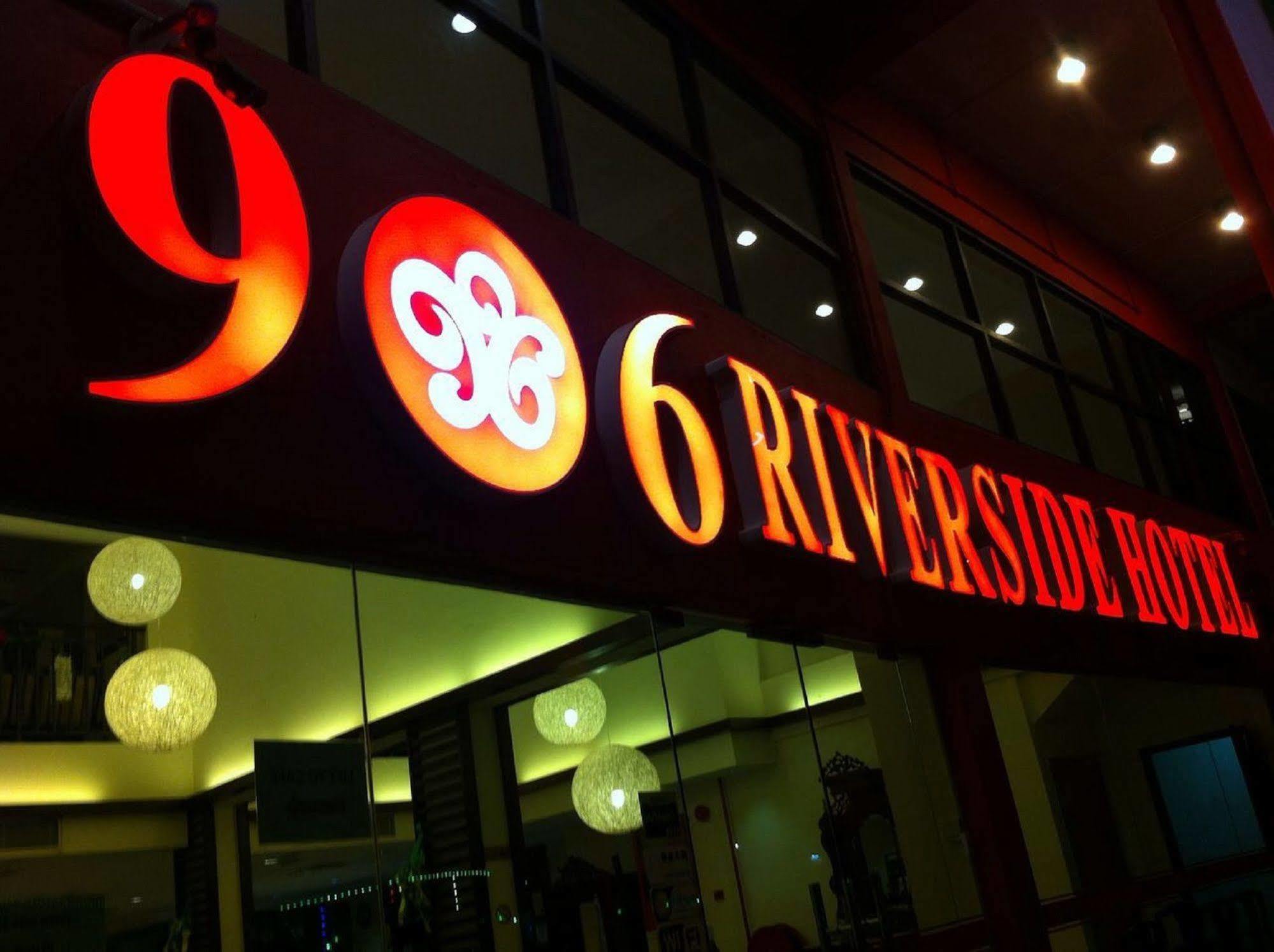906 Riverside Hotel Malacca Exterior photo