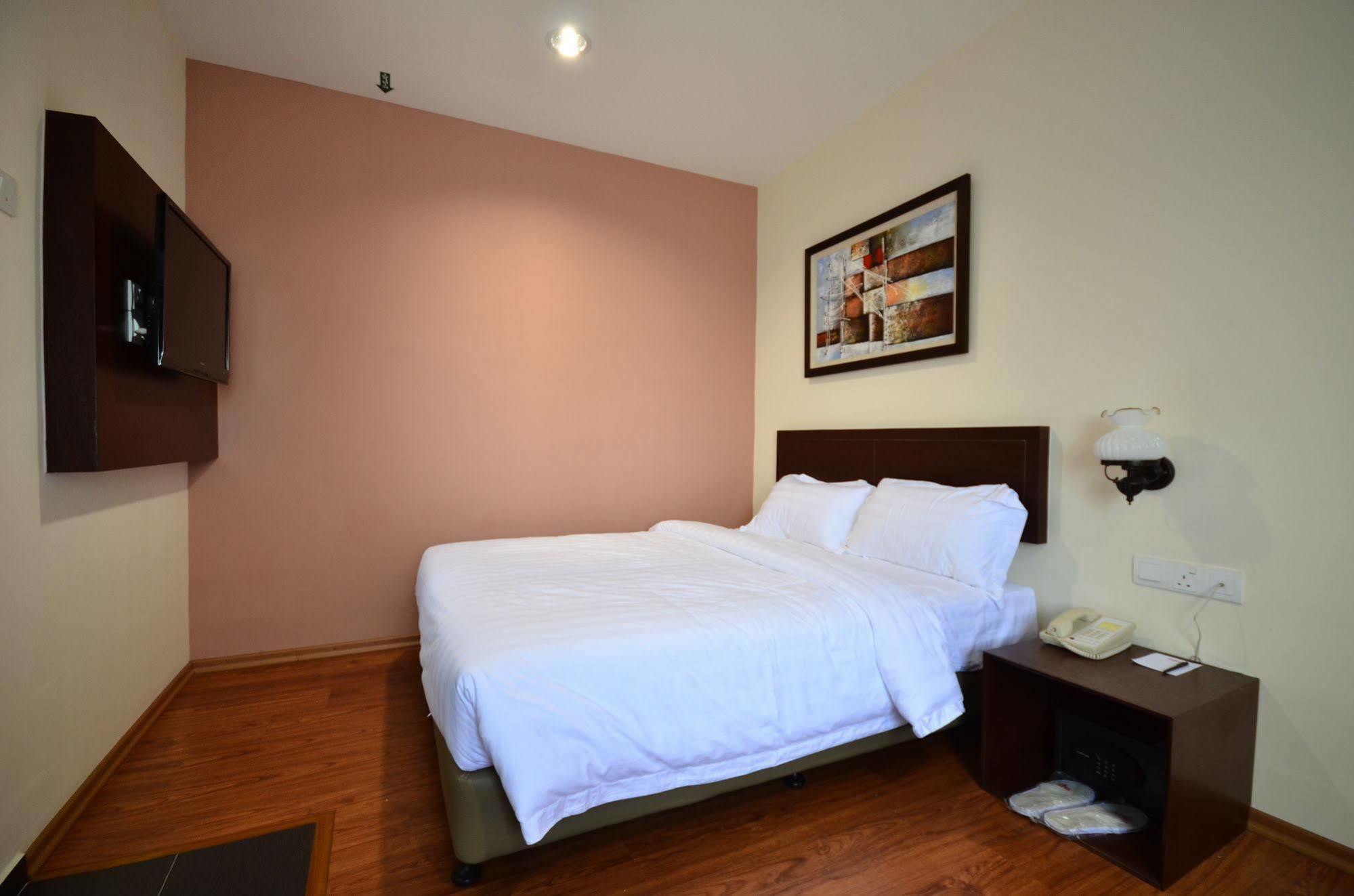 906 Riverside Hotel Malacca Exterior photo