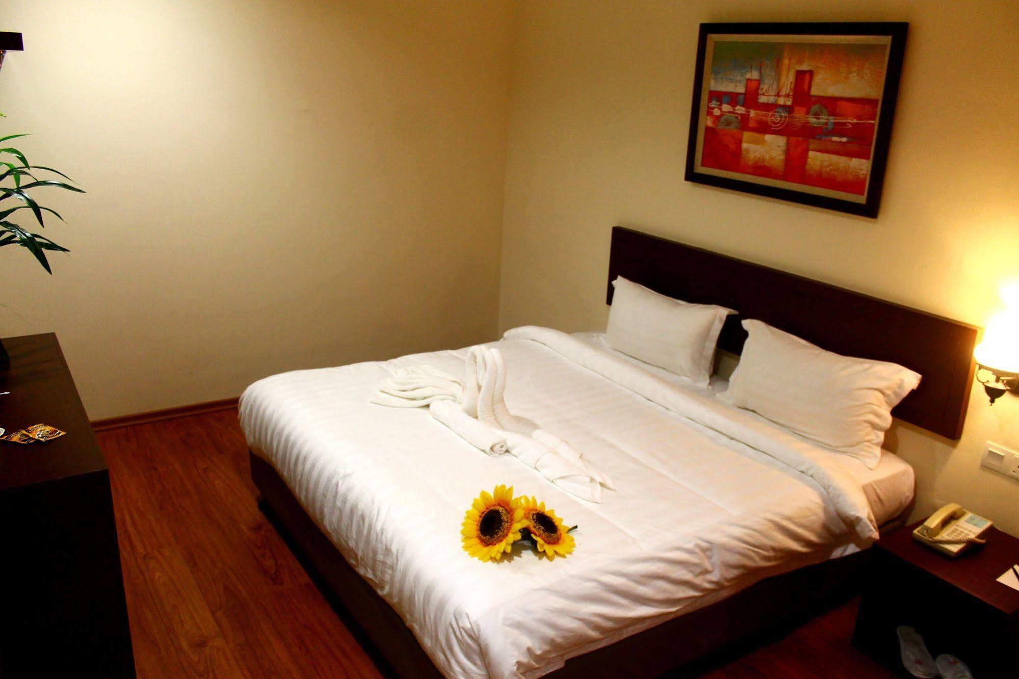 906 Riverside Hotel Malacca Exterior photo