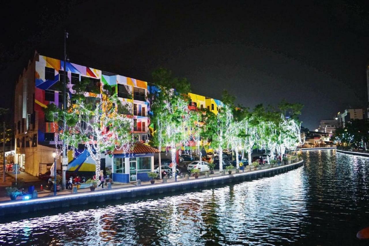 906 Riverside Hotel Malacca Exterior photo