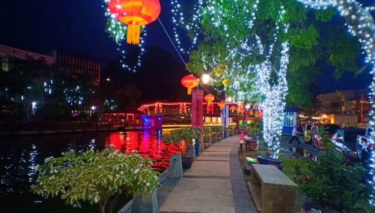 906 Riverside Hotel Malacca Exterior photo